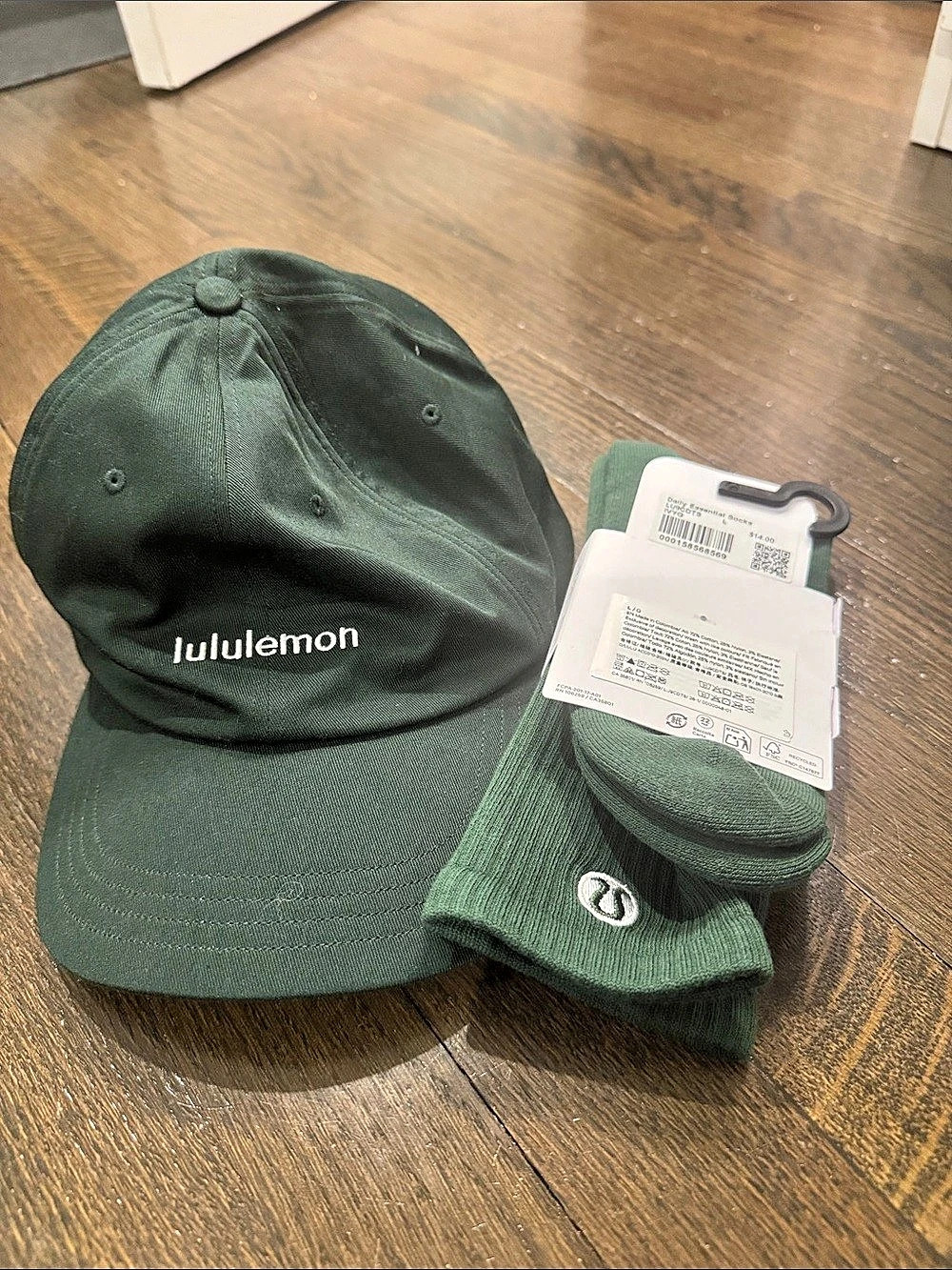 lululemon Classic Ball Cap *Wordmark Green Hat L/XL with Socks NWT